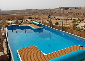 استراحة بصالة جلوس ومسبح خارجي