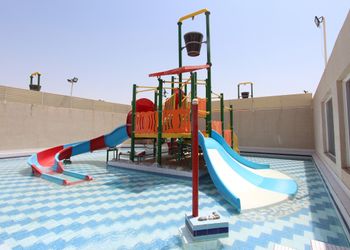 شاليه بجلسه خارجيه والعاب مائية