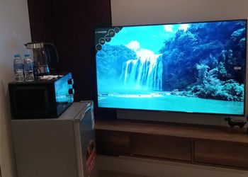 استديو بأثاث مريح وبسيط 