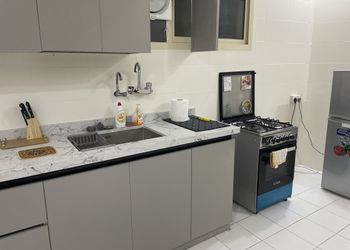 شقة بغرفة جلوس وغرفتين نوم 