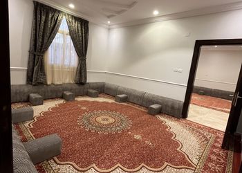شاليه بألعاب أطفال وجلسة خارجية