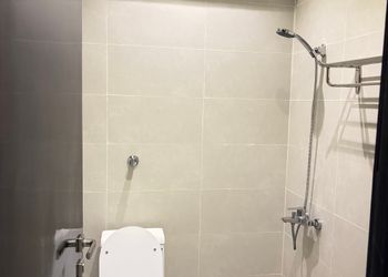 شقة بااربع غرف نوم وصالة 