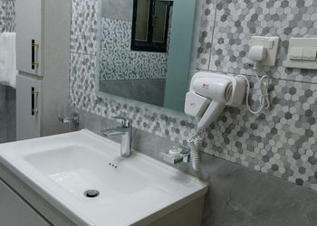 شقة بأثاث مريح وبسيط 