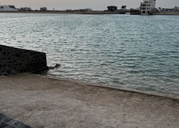 شاليه بمسبح خارجي وجلسة خارجية