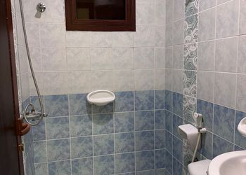 استديو بأثاث مريح وبسيط 