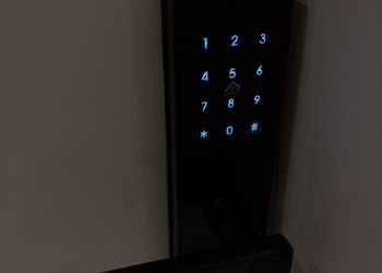 استديو بسرير ماستر وجلسة جانبية 