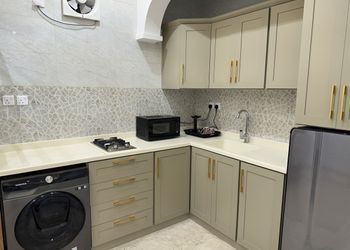 شقة بغرفة معيشة وغرفة نوم 
