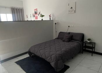 استديو بدخول ذاتي وسرير مريح 