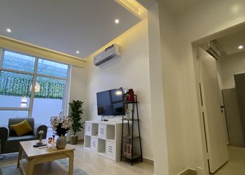 شقة فاخرهـ ببلكونة علوية وشرفة