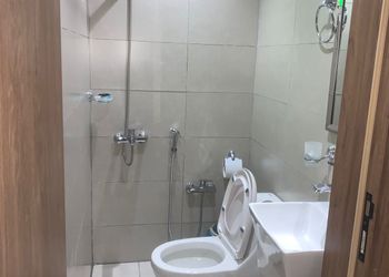 استديو بسرير ماستر وأثاث مريح 