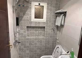 استديو بأثاث مريح وبسيط 