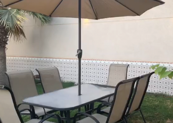 شاليه بمسبح خارجي وغرفة نوم 