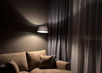 استديو بسرير فردي وجلسة جانبية