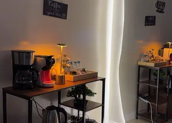 شقة بصالة وغرفة نوم و مطبخ