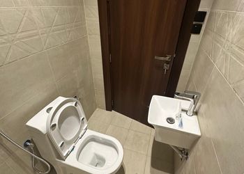 استديو بأثاث مريح وبسيط 