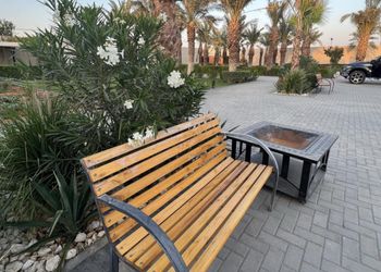 فيلا بجلسة خارجية على المسبح