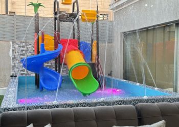 شاليه بغرفة نوم مطلة على المسبح