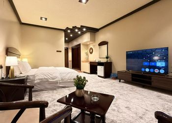 استديو بسرير ماستر وأثاث مريح 
