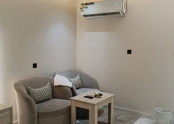 استديو بأثاث مريح وبسيط 