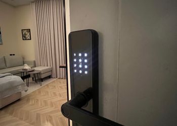 استديو هادئ بدخول ذاتي 