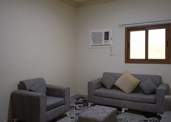 شقة غرفتين نوم وجلسة خارجية 