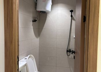 شقة بصالة جلوس ودخول ذاتي