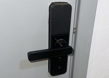 استديو بسرير ماستر وجلسة جانبية