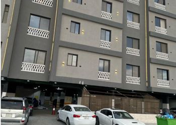 استديو بجلسة جانبية ودخول ذاتي 