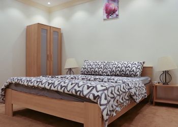 مزرعة بجلسة خارجية ومسطح اخضر