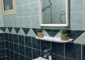 استديو بأثاث مريح وبسيط 