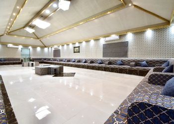 استراحة بمسطح اخضر وألعاب أطفال