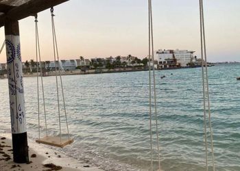 فيلا بمسبح خارجي وإطلالة مميزة 