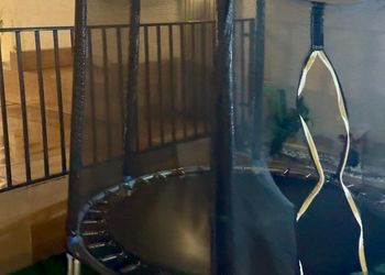 شاليه بجلسة خارجية ومسبح 