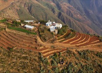 مزرعة بإطلالة جبلية
