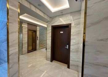 استديو بأثاث مريح وبسيط 