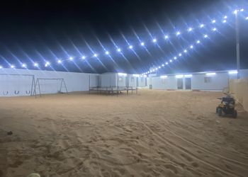 استراحة بجلسات خارجية ومساحات واسعة