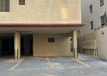 استديو بأثاث مريح وبسيط 