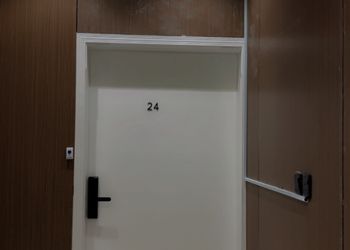 استديو هادئ بسرير ماستر