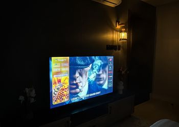 استديو بأثاث مريح وبسيط 