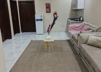 شقة بغرفتين نوم وصالة 