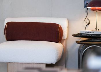 شقة بغرفة معيشة وغرفتين نوم 