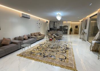 شاليه بمجلس مطل على المسبح 