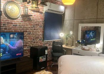 استديو بأثاث مريح ودخول ذاتي
