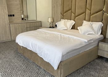 شالية بمجلس مطل على المسبح 