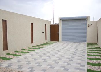 شالية فاخر بغرفة نوم وجلسه خارجي