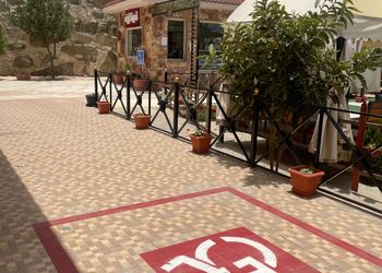 دور ارضي بصالة وغرفتين نوم 