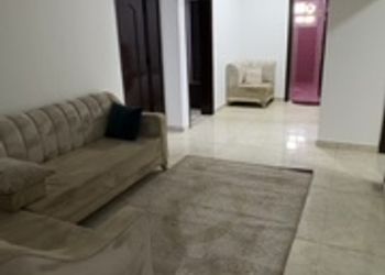 شقة بصالة وغرف نوم