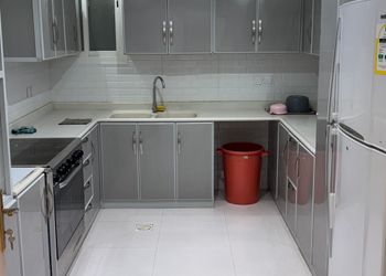 شقة بصالة ومجلس وغرفتين نوم 