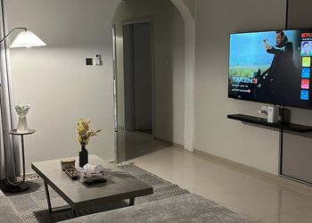 شقة بغرفة معيشة وغرفتين نوم 