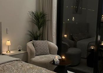 استديو بسرير ماستر وجلسة جانبية